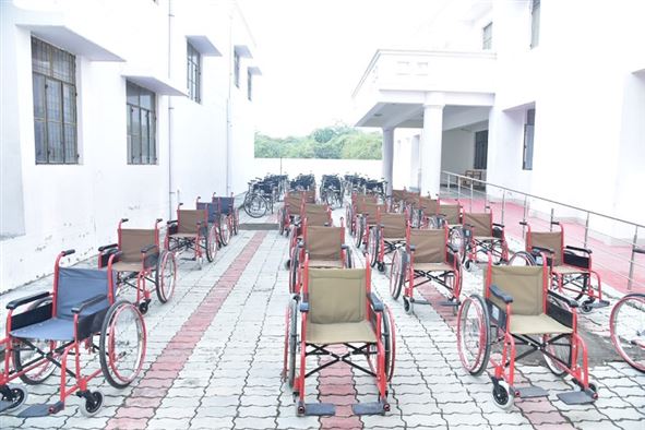 Shri Anup Kumar, Director, Empowerment of Persons with Disabilities Department, Uttar Pradesh distributed total 374 auxiliary equipment including 47 Tricycles, 25 Crutches, 24 Wheelchairs, 33 Hearing Machines 245 other equipment to the beneficiaries on the occasion of World Disability Day/जनपद लखनऊ में श्री अनूप कुमार, निदेशक दिव्यांगजन सशक्तिकरण उ0प्र0 द्वारा विश्व दिव्यांग दिवस  के अवसर पर लाभार्थियों को 47 ट्राई साइकिल 25, बैसाखी 24, व्हीलचेयर 33,श्रवण यंत्र 245 सहित कुल 374 सहायक उपकरण वितरित किये गए।